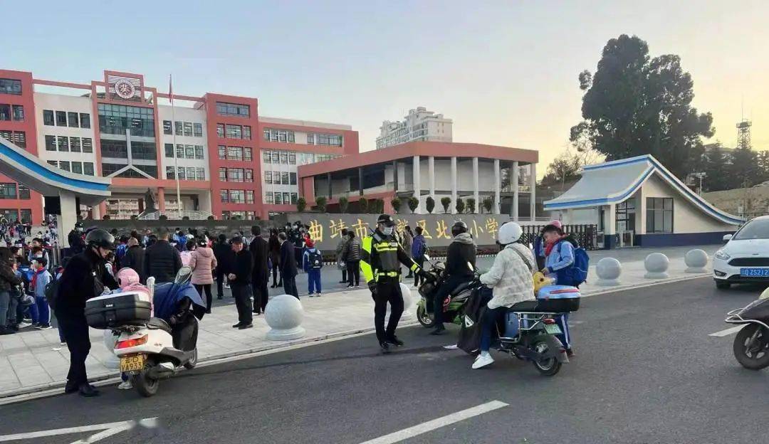 开学季,曲靖中心城区易拥堵路段提示_中小学_违法_交通