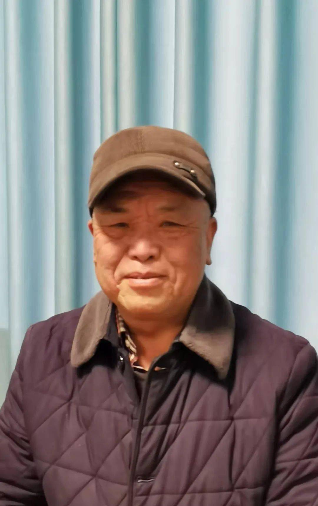 放下电话,我慌忙穿上衣服,急匆匆向表叔家里走去.