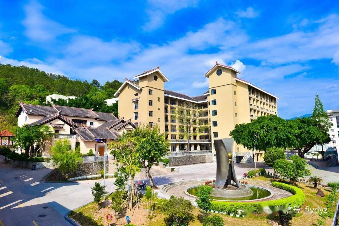 永定一中举行2022届高考百日誓师大会暨成人礼仪式