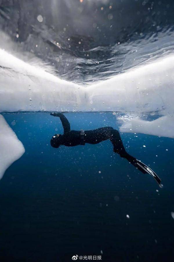 潜水|水下看蓝冰！赛里木湖再次惊艳网友