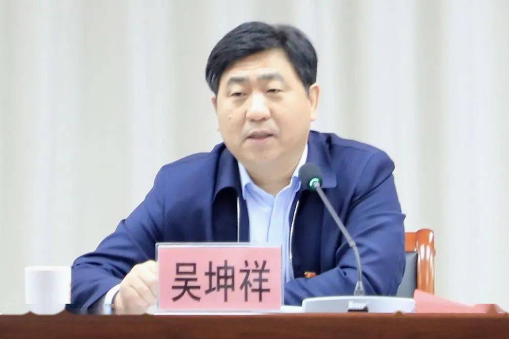 会上,张景怡围绕大兴区2021年"接诉即办"数据分析,存在问题,工作建议