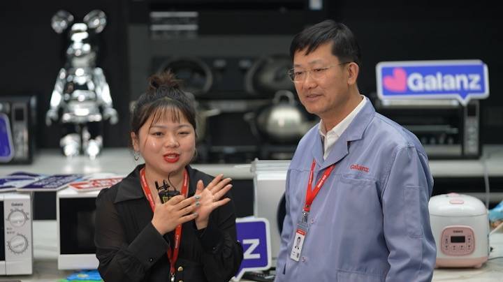 新国潮品牌老总直播带货，空气炸微波炉俘获90后年轻人