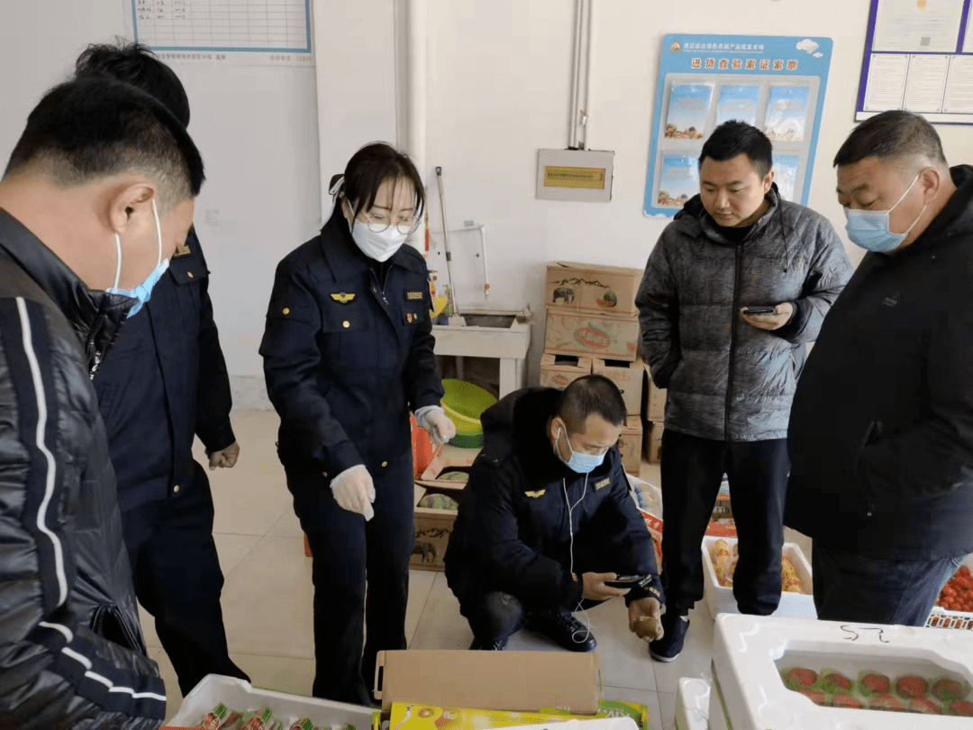 通遼市市場監管局對通遼經濟技術開發區運達綠色農產品批發市場水果