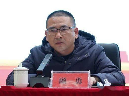 何钢就贯彻落实会议精神提出要求:坚定信心,铆足干劲