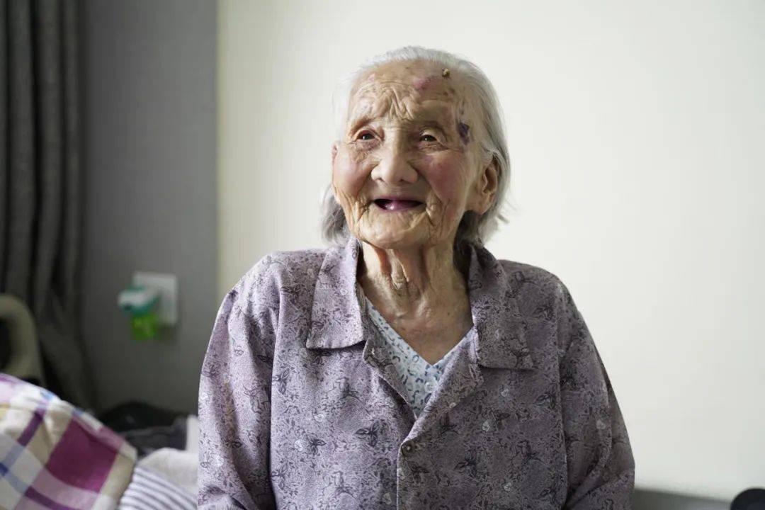 117岁老人李贯兰一生历经坎坷依然感恩生活