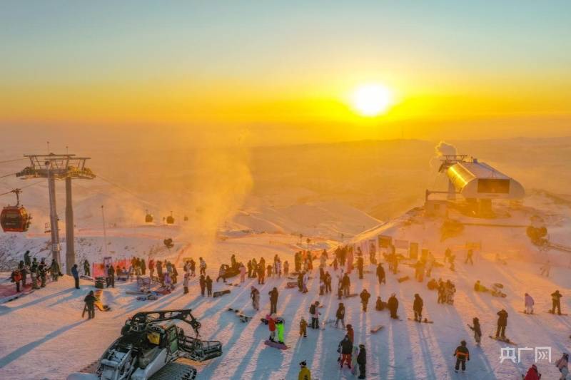 国际|来阿勒泰“滑春雪”，抓住雪季的尾巴