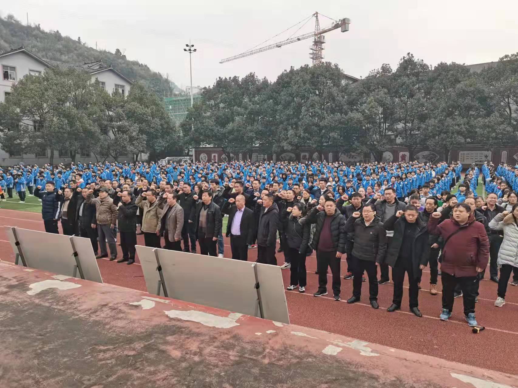 雷山县各学校形式多样上好开学第一课