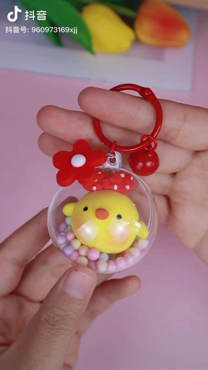 今天玩个粘土捏个萌萌哒小鸡钥匙扣超轻粘土手工萌知计划兴趣才艺抖音