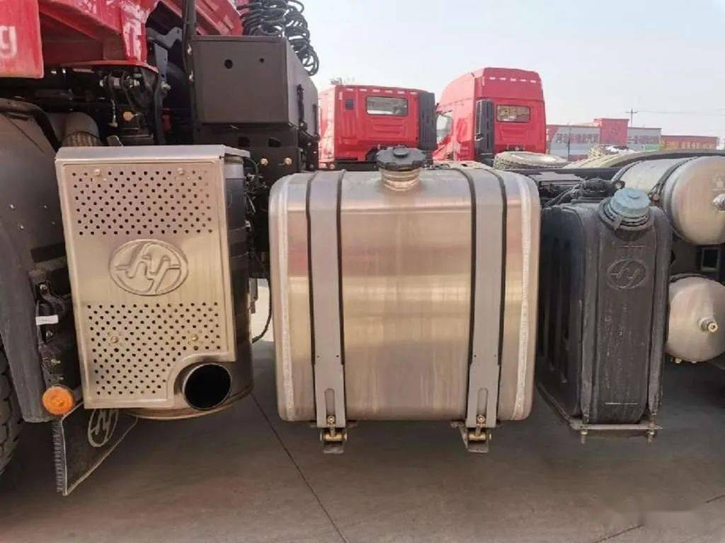 少吃多干的平头哥红岩杰狮m500牵引车