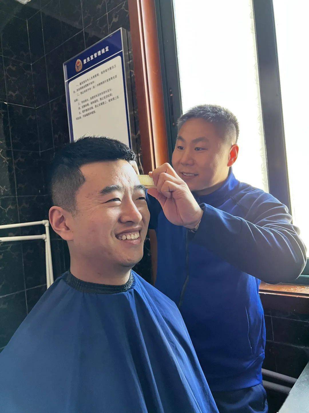 消防员每年在农历二月初二也就是民间所说龙抬头的日子去剃头发