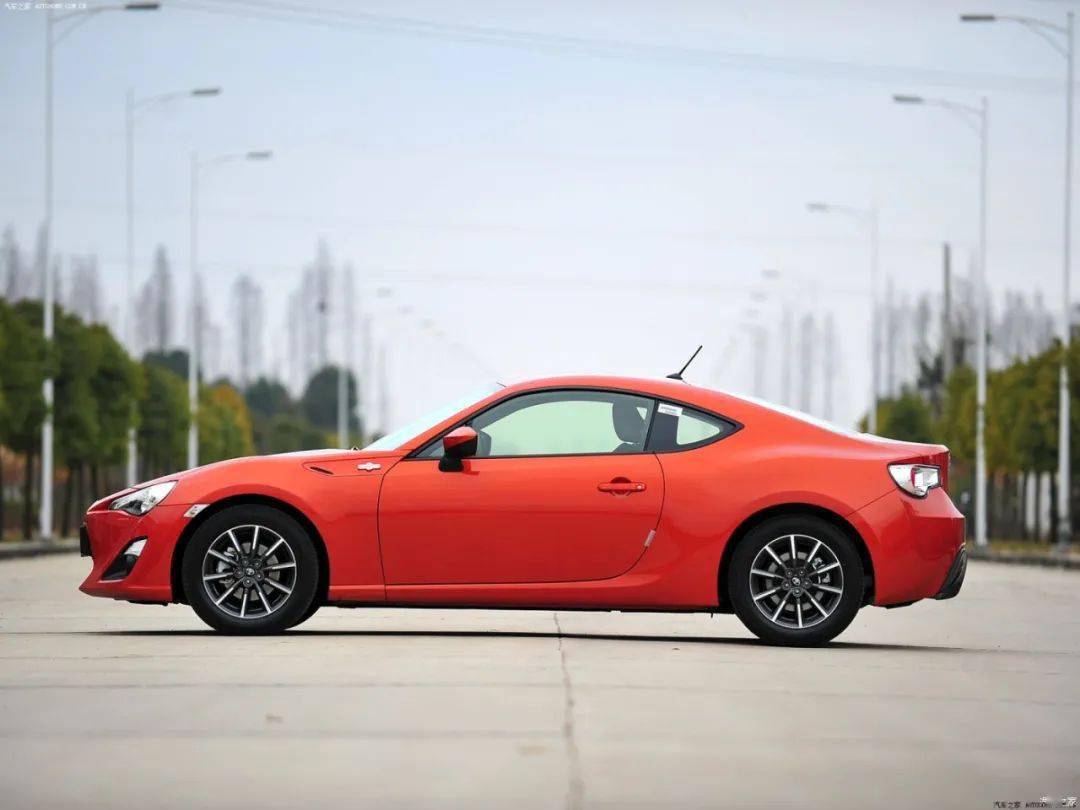 靓仔你的15万平民跑车已上线前置后驱原装进口