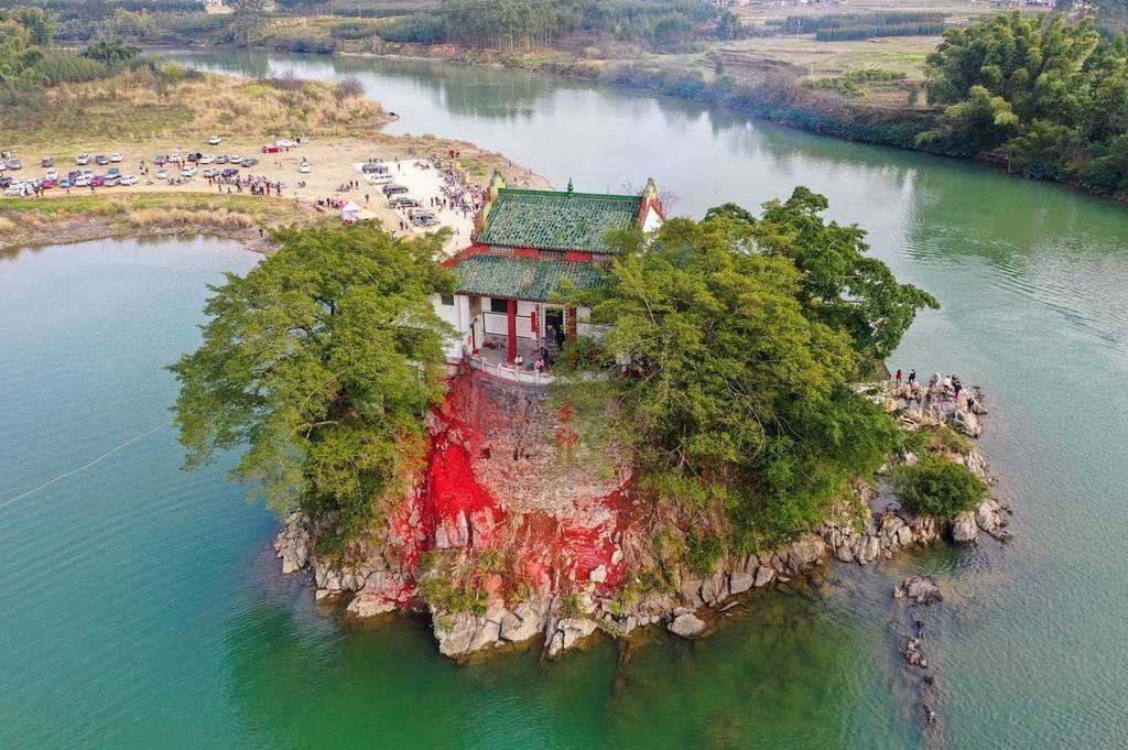 浮山寺|航拍广西贺州浮山寺 遗世独立如“玉印浮江”