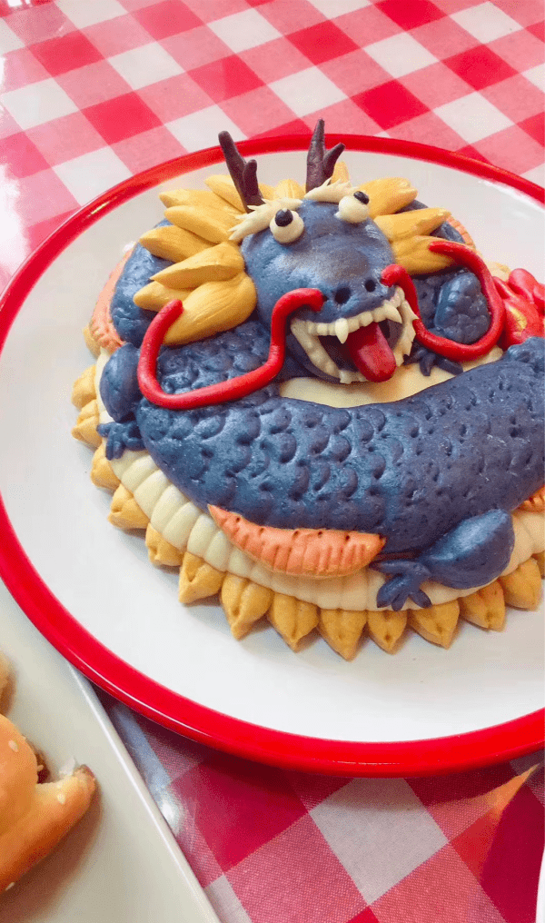 二月二龙抬头女子借鉴故宫图案蒸出龙盘花馍曾因把虎头鞋搬上餐桌登热