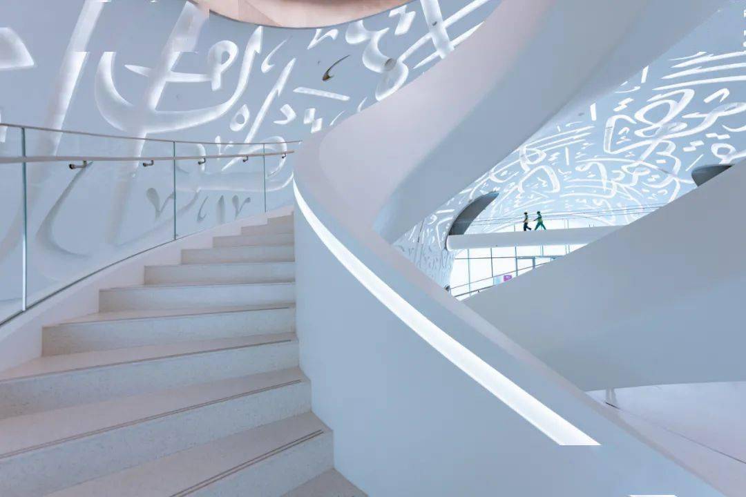 迪拜迪拜新地标 | 未来博物馆已开放，77米高建筑室内无一根柱子