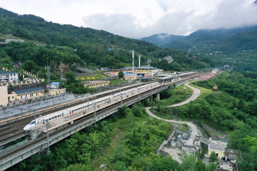 4月1日起宜萬鐵路巴東站將更名為野三關站