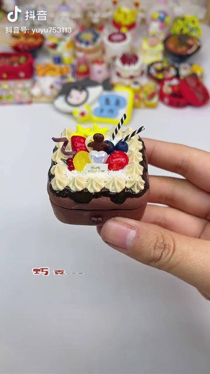 用小盒子和粘土做个巧克力蛋糕收纳盒,隔壁的小孩羡慕哭了～粘土 手工