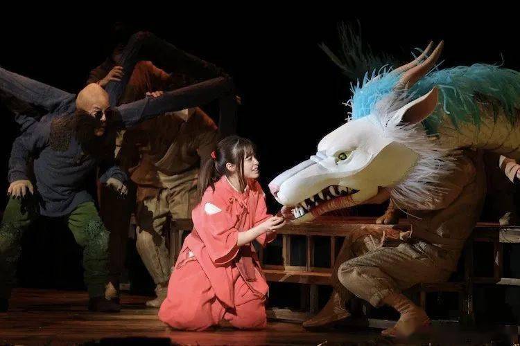 《千与千寻》正式在日本东京开演,千寻的扮演者 桥本环奈, 上白石萌音