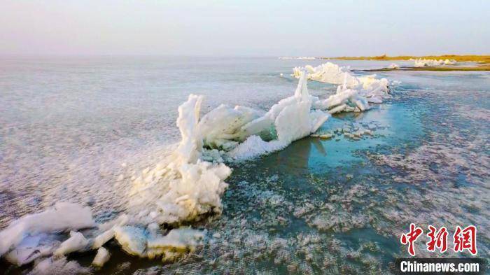 游客|春回大地 中国最大内陆淡水湖博斯腾湖出现推冰景观