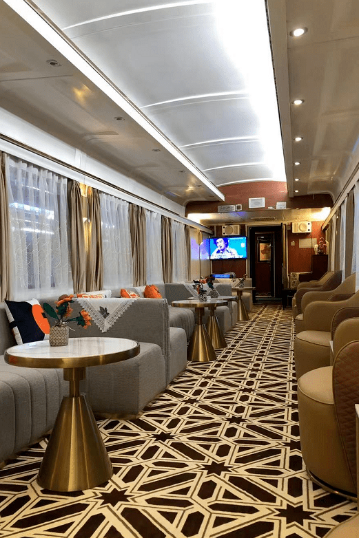 车票5万中国最豪华火车从乌鲁木齐发车了