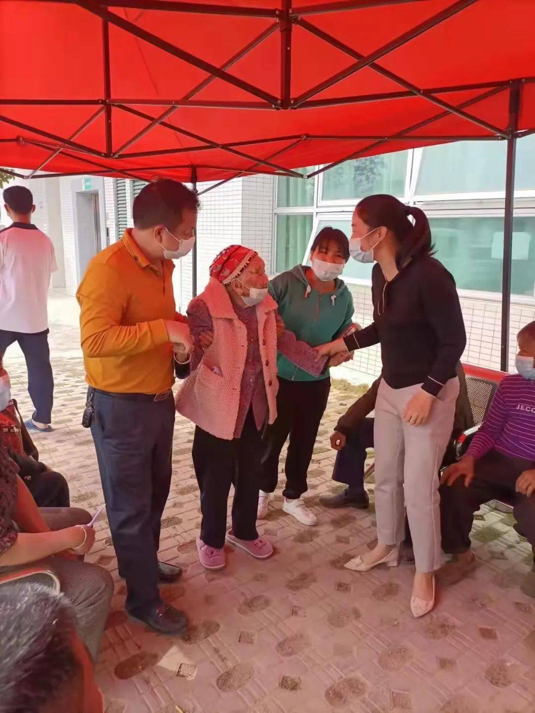 紫金一105岁老人也打疫苗_接种_陈亚婆_孙女