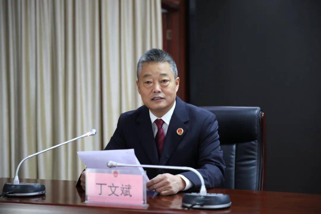 丁文斌强调,举办检察实务培训的目的在于让广大干警不仅要做到对自己