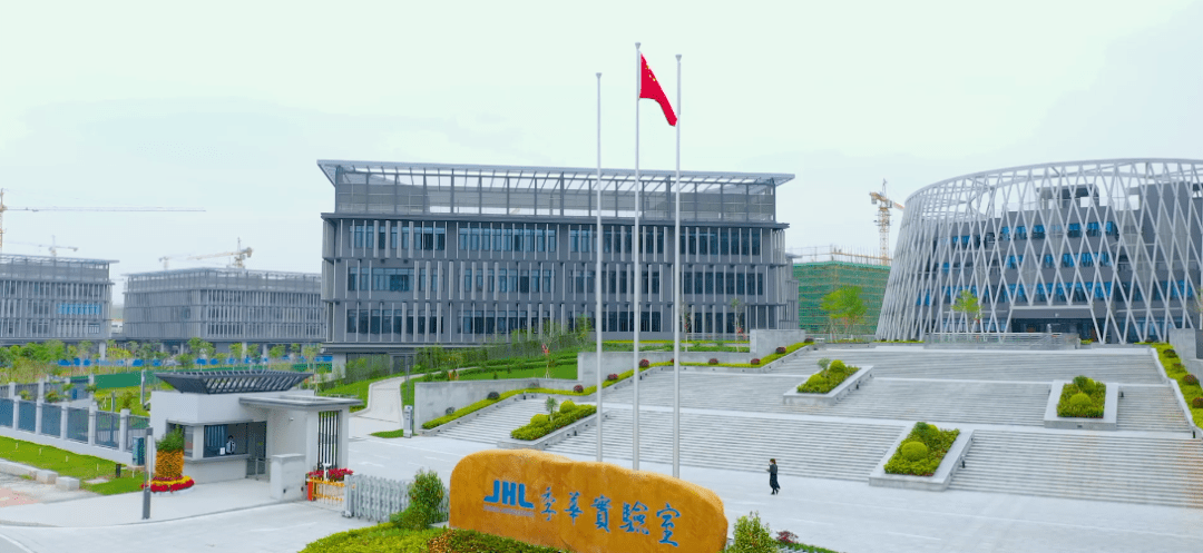 可喜的是,一批科技创新载体已经在三龙湾发展壮大:省实验室季华实验室