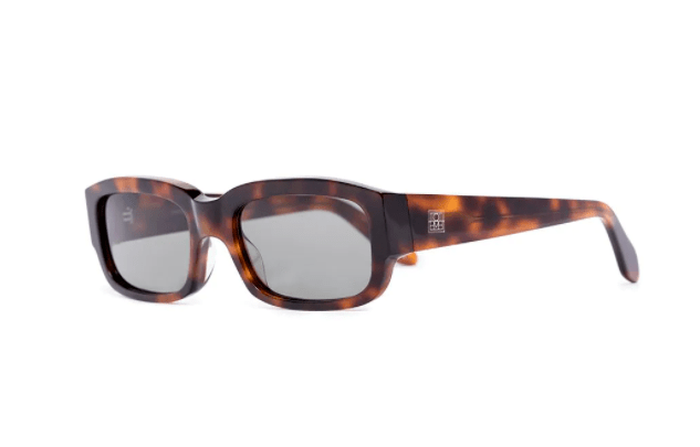 服装下周穿什么 | Bella Hadid带男友在时装周溜达，我却爱上她的短上衣