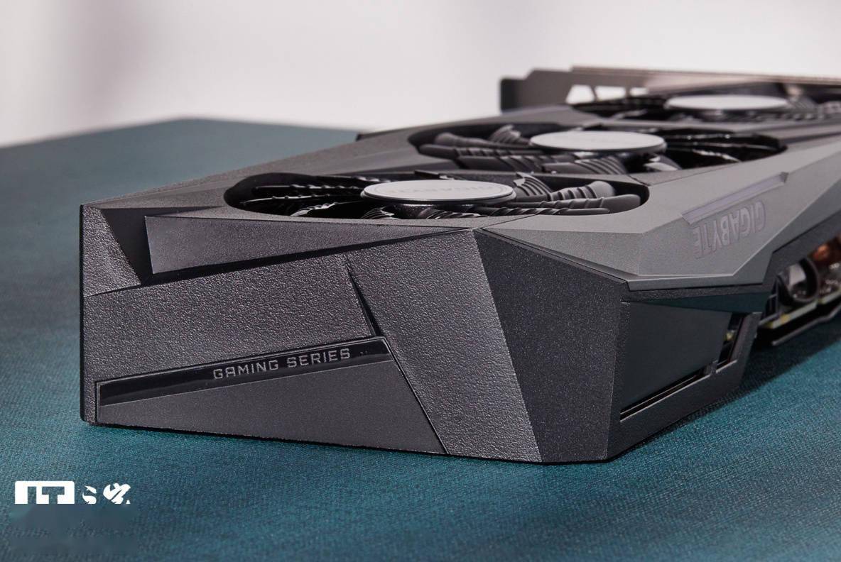 【IT之家开箱】技嘉 GeForce RTX 3050 GAMING OC 魔鹰 8G 图赏