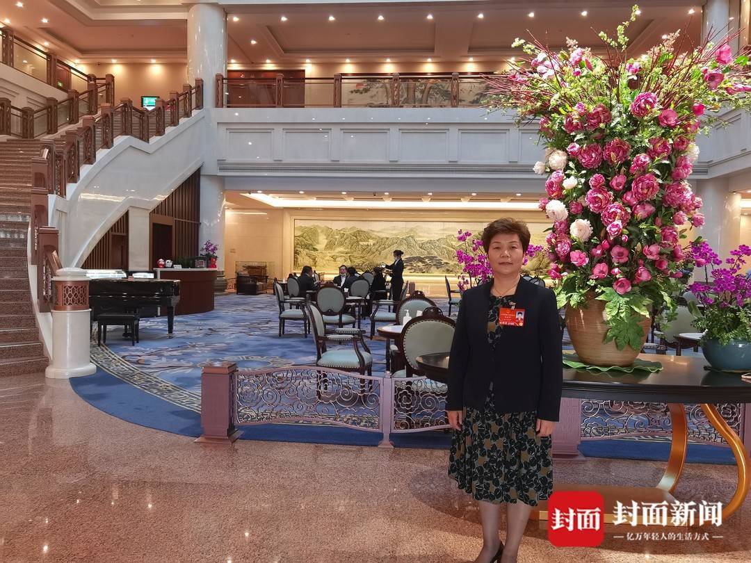 全国人大代表,广元市人大常委会副主任吴桂华:降低子女养育成本 积极