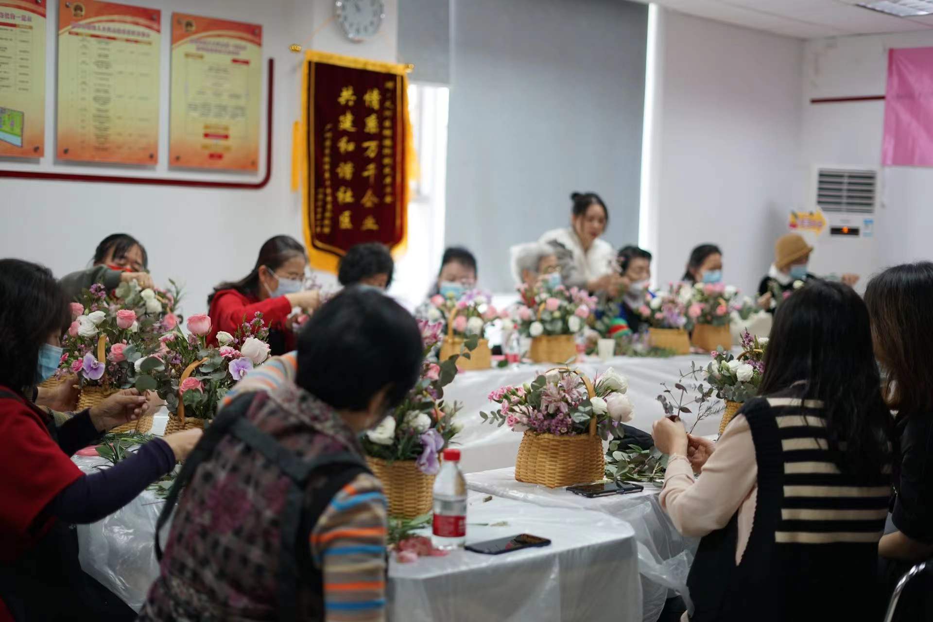 看猎德女性 花 样庆祝 三八 妇女节 插花 活动 利民社区