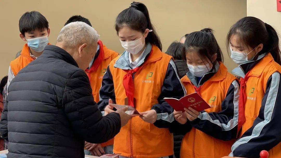 三(4)班龚玺同学的爸爸在10年前主动要求进行中国造血干细胞捐献入库