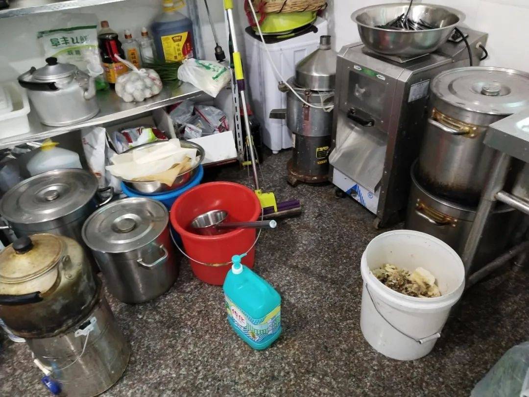 炸鸡,快餐……你点的外卖是否安全?一批网店后厨曝光!