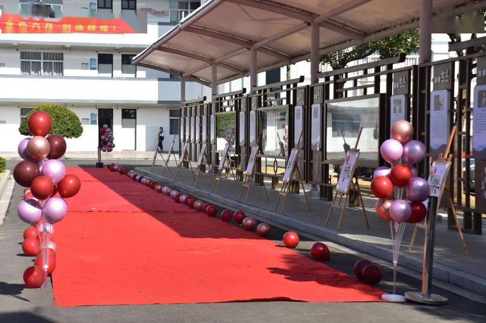 杜桥镇中学为庆祝三八女神节,丰富女教职工的文化生活,东塍中学组织