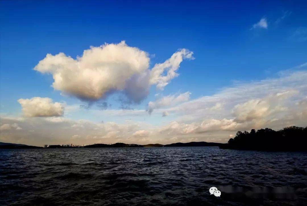 随遇而安《西江月·顷在黄州》宋·苏轼顷在黄州,春夜行蕲水中,过酒家