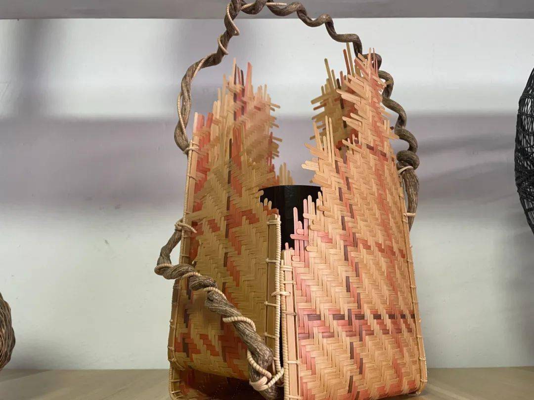 淘宝神店top2掌柜 右手残疾 靠手艺找到人生 刁宽 竹编 竹子