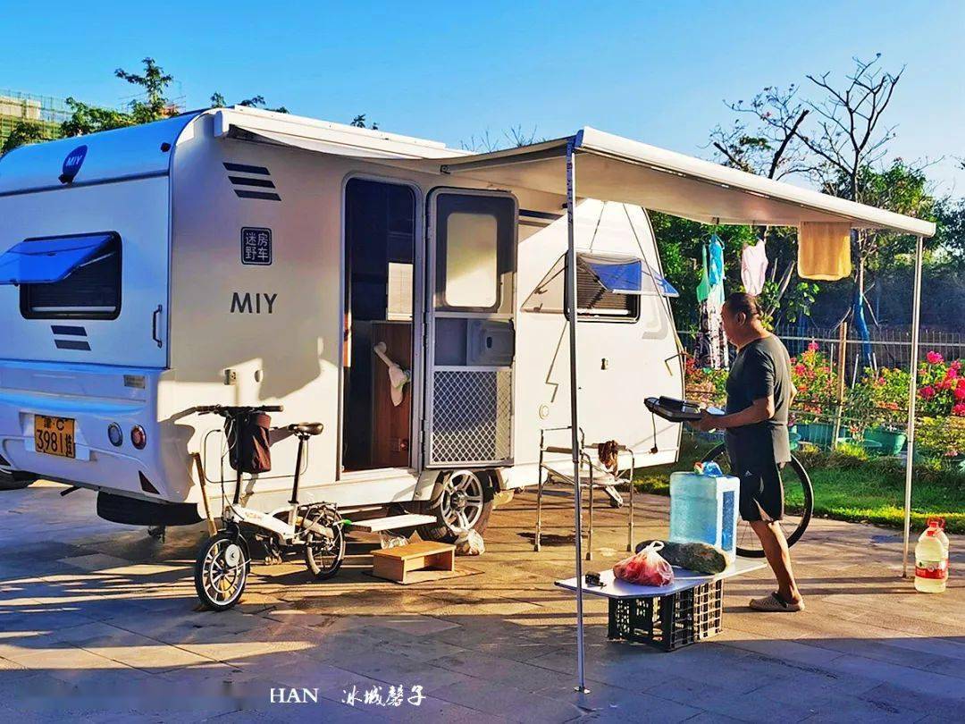 在海南九所房车营地遇见开着三轮车的穷游大神