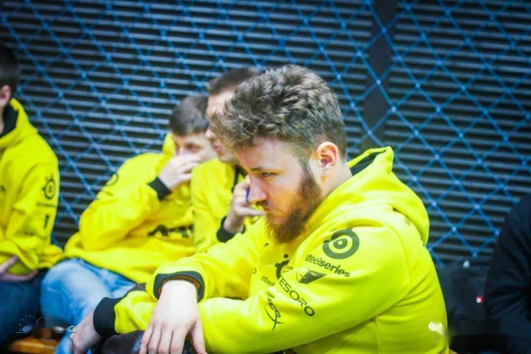 秃瑟考古csgo首届出印花胶囊的赛事卡托维兹2014