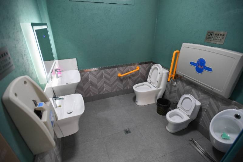 委员建议把第三卫生间建好建到位，“厕所革命”引关注