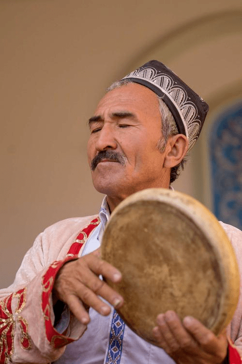 筚篥,即今日的"管子",筚篥是古代龟兹语pi-li的译音,又有觱(bì)篥,悲