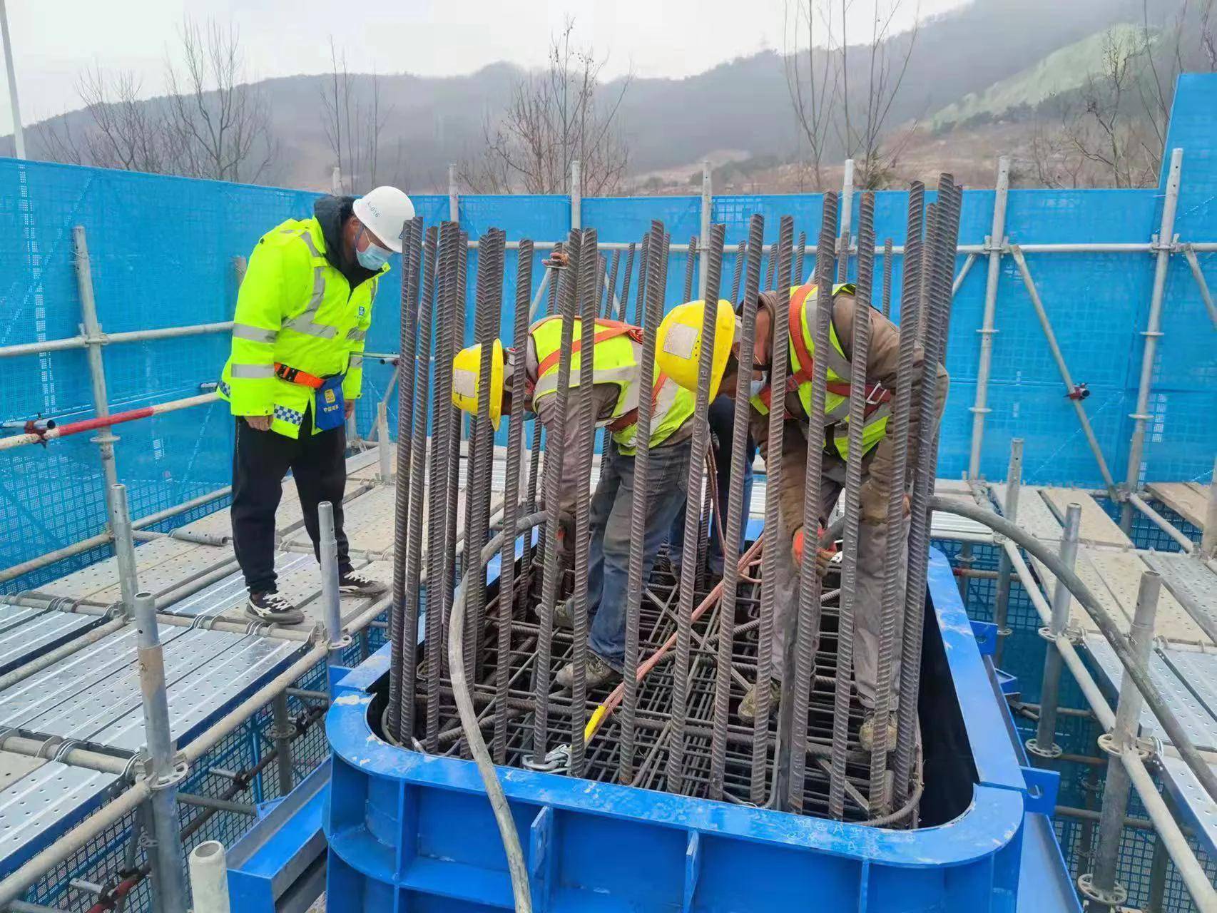 烟台市城市快速路山海路项目首根墩柱成功浇筑_施工_混凝土_样板