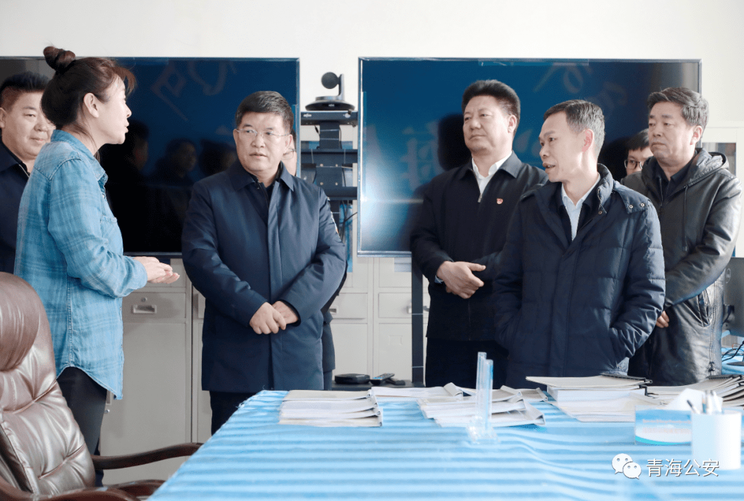 3月8日,李宏亚在海南州兴海县信访局调研指导工作.