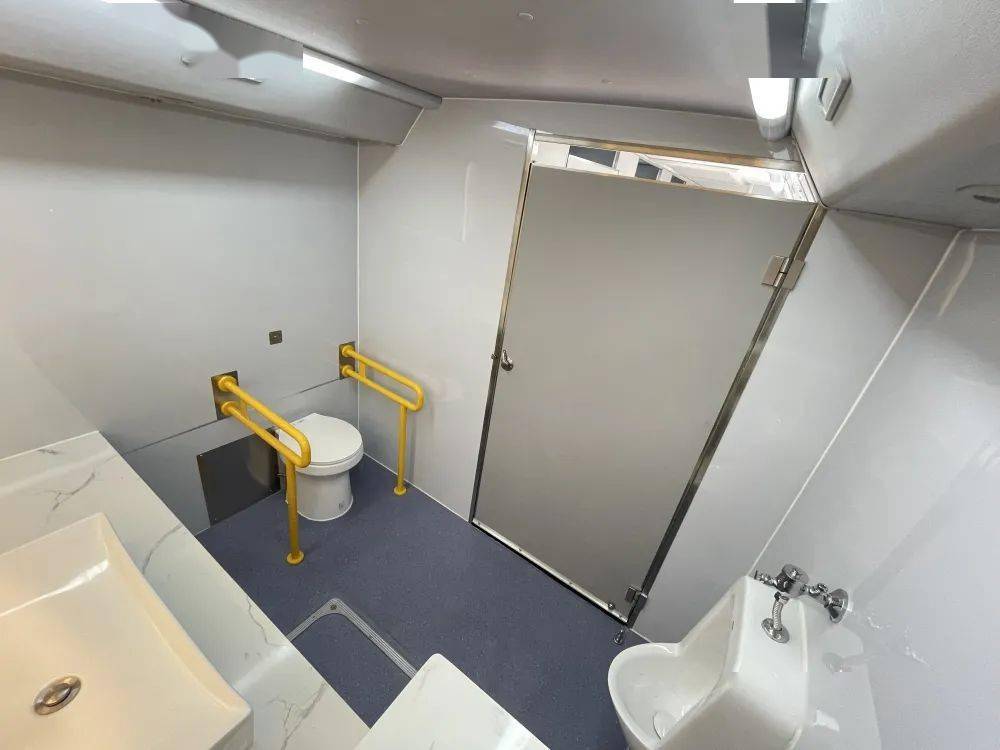 车载式移动厕所亮相杭州!_服务_保障_卫生间