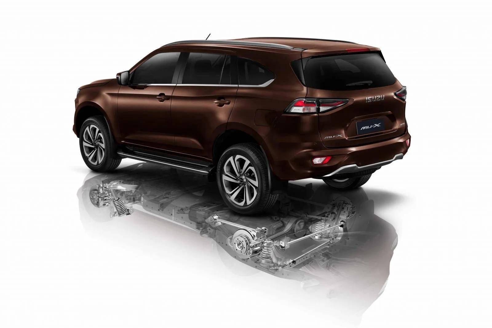 廉价版普拉多2023款牧游侠亮相新增20t动力内饰开窍了