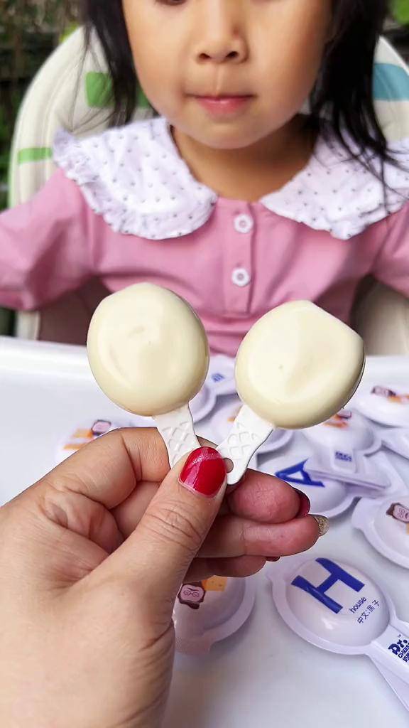 老公说春季是宝宝长个黄金期又给女儿囤了十几袋奶酪棒一岁开始吃奶味