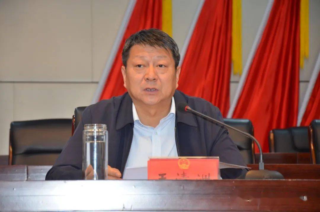 会上,市委常委,副市长赵辉宣读了《中共卫辉市委,卫辉市人民政府关于