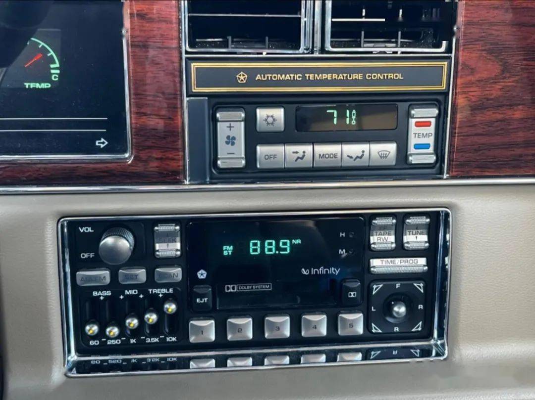 上世纪90年代克莱斯勒高端产品音响的供应商是燕飞力士.