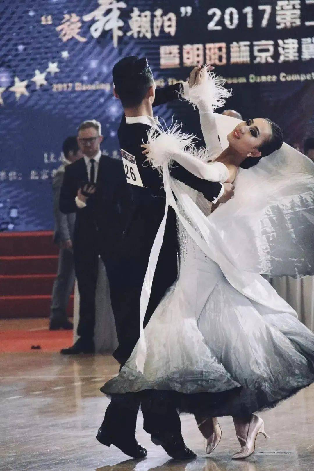 【舞蹈风暴】国标舞|舞姿飘逸优美 气质典雅_career_交谊舞_社交