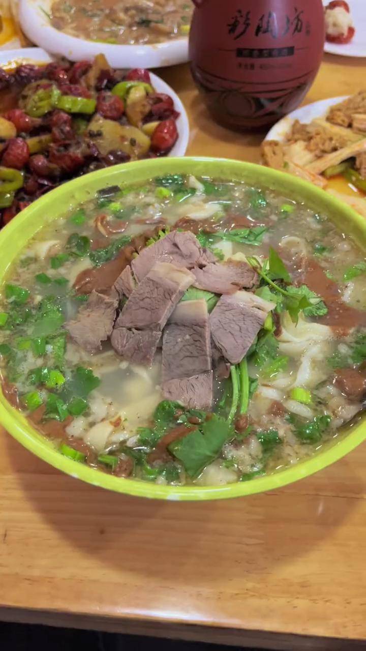 郑州也有浇芝麻酱的扶沟烩面了一大碗卖13郑州美食抖音美食推荐官带着