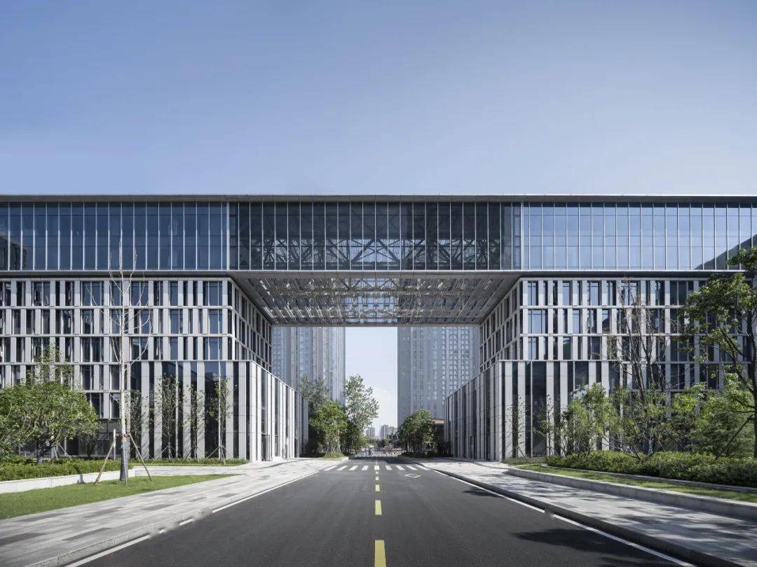 建筑巨构的界定与融合武汉华中中交城