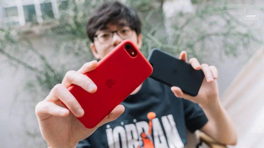 苹果|【首发】iPhone SE 3 开箱:最便宜 5G iPhone,最强单摄手机